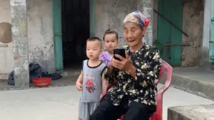 Cụ bà U.100 vẫn đạp xe đi chợ, nấu ăn