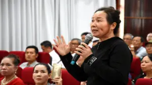 Cử tri phường Phú Mỹ phản ánh việc chậm giải quyết thủ tục hành chính, khó gặp lãnh đạo