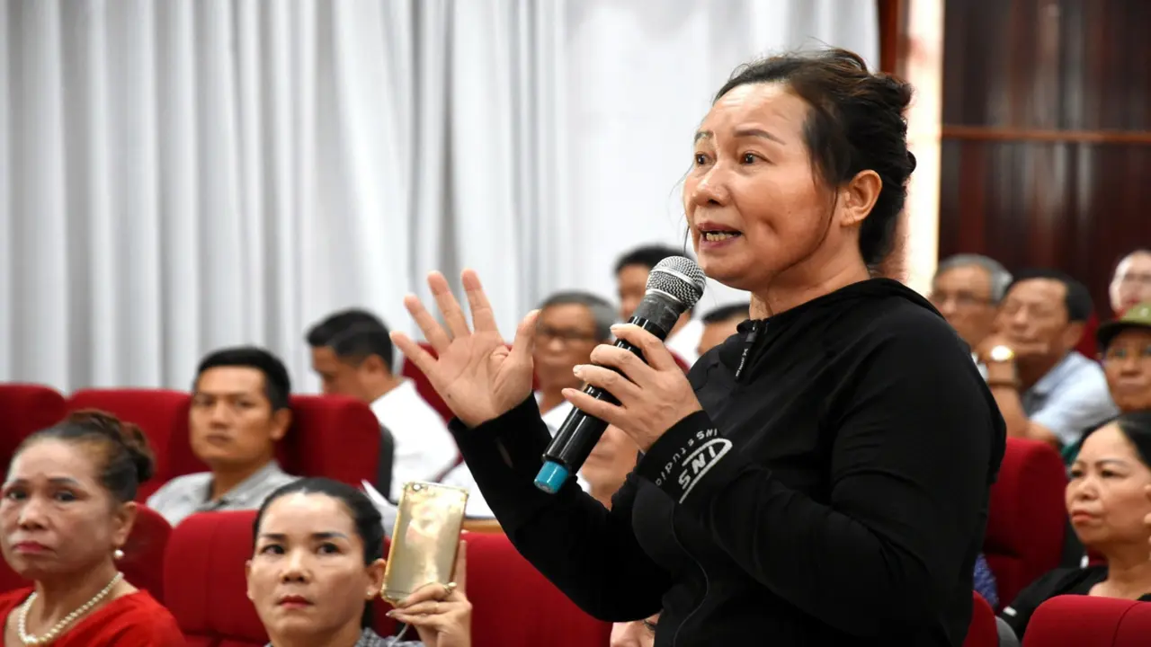 Cử tri phường Phú Mỹ phản ánh việc chậm giải quyết thủ tục hành chính, khó gặp lãnh đạo