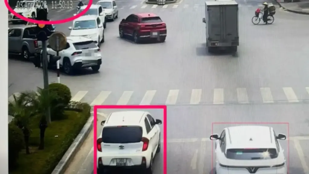 Cục CSGT lý giải lỗi vượt đèn vàng, quay đầu trên vạch đi bộ bị phạt nặng