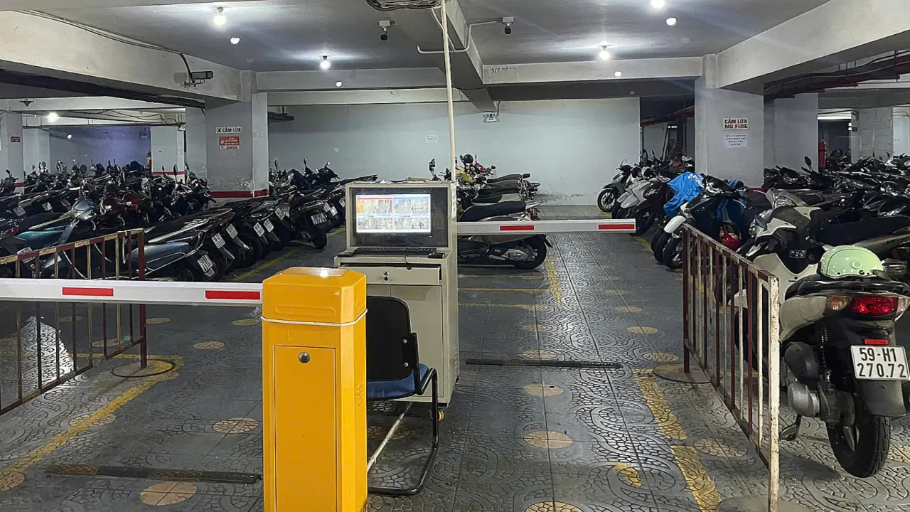 'Cuộc chiến' giành hầm giữ xe chung cư ở TP HCM