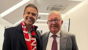 Cựu HLV Alex Ferguson nhập viện