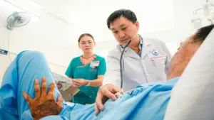 Cứu tài xế xe ôm công nghệ bị đâm xuyên tim, nguy kịch