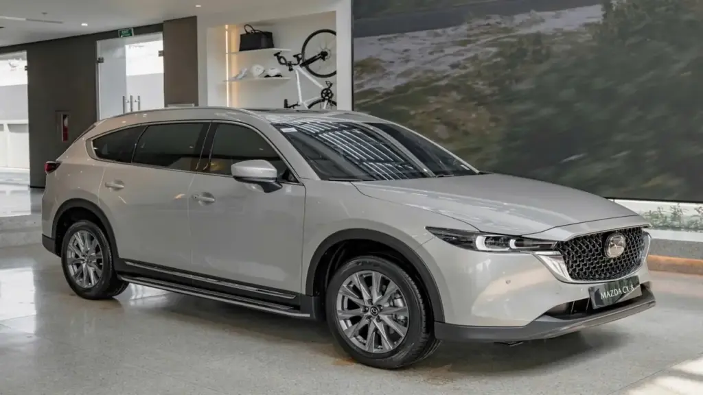 CX-8 có bản tiêu chuẩn mới giá chưa đến 900 triệu, đấu cả SUV cỡ D lẫn C