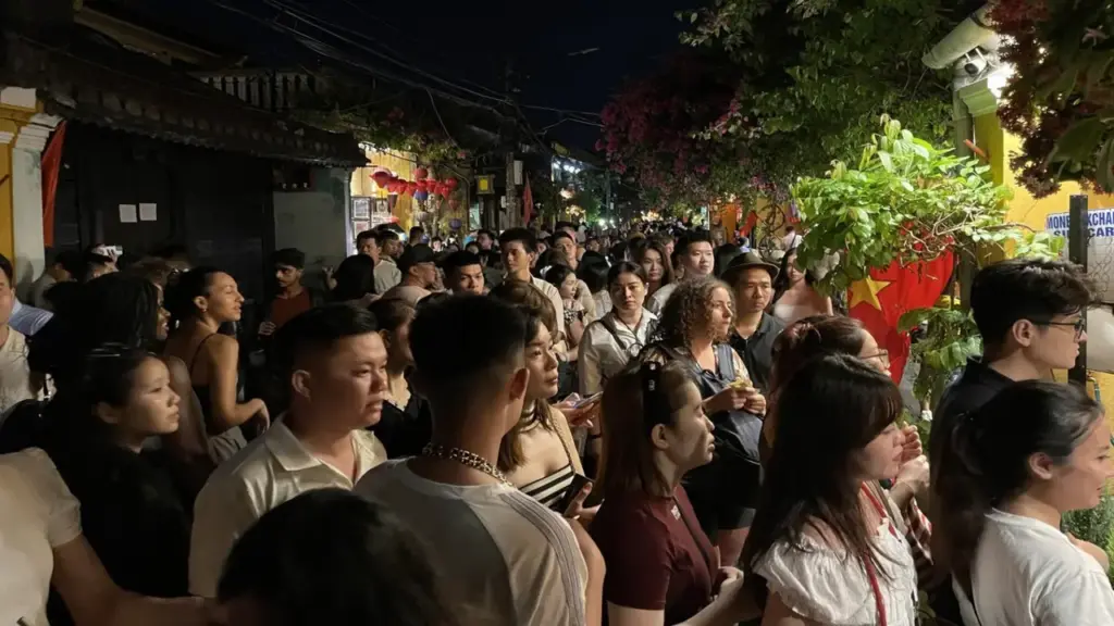 Đà Nẵng, Hội An đông khủng khiếp trong ngày và đêm đầu kỳ nghỉ 30-4