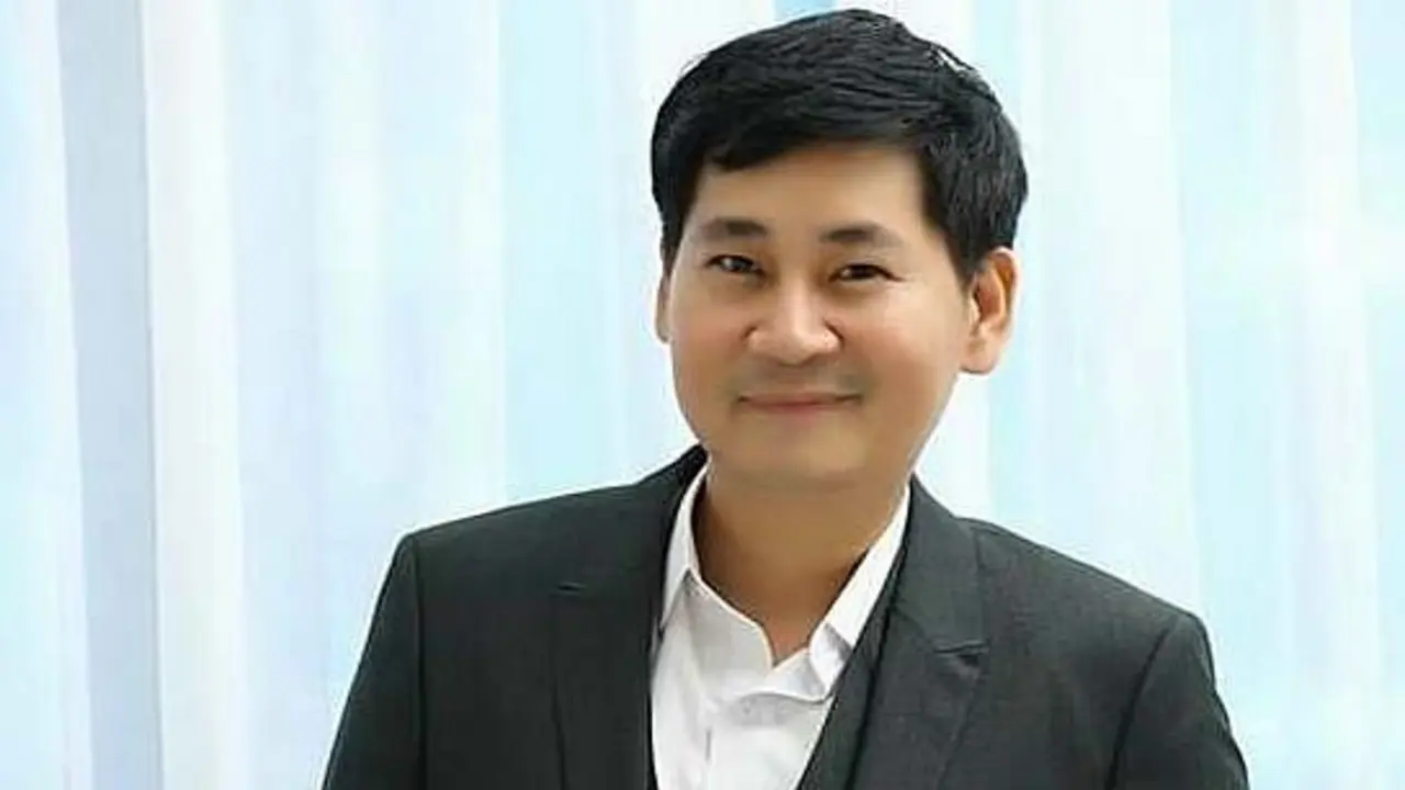 Đạo diễn Lê Minh vướng lao lý vì tạt chất bẩn vào nhà con nợ