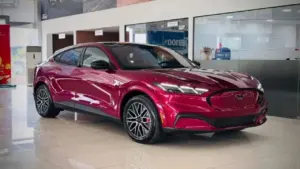 Đạt doanh số kỷ lục, Mustang Mach-E vẫn trong top 10 xe bán chậm tháng 4