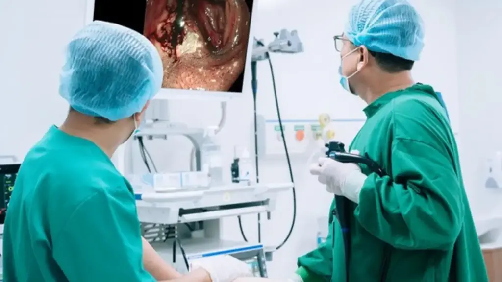 Đi ngoài phân đen nhiều ngày, người đàn ông bất ngờ phát hiện xuất huyết tiêu hóa