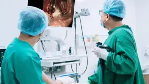 Đi ngoài phân đen nhiều ngày, người đàn ông bất ngờ phát hiện xuất huyết tiêu hóa