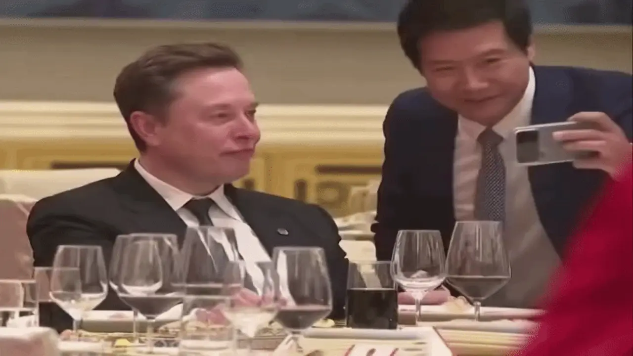 Điều thú vị về người đàn ông quyền lực chụp ảnh cùng Elon Musk ở Trung Quốc