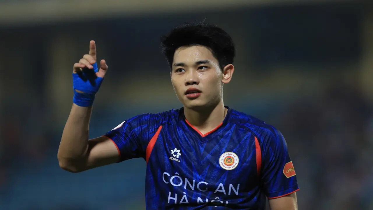 Đình Bắc ghi bàn 5 trận liên tiếp ở V-League