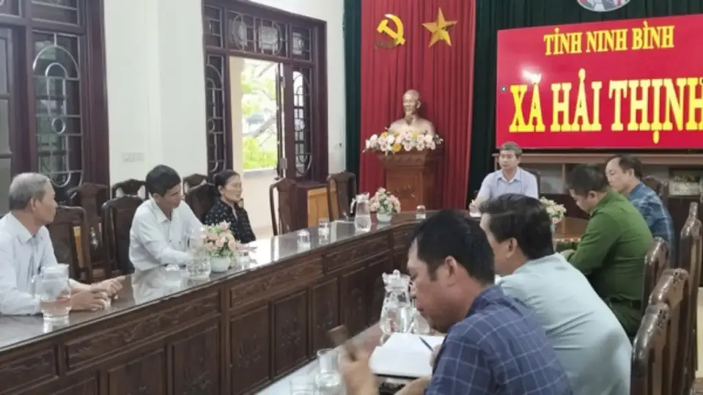 Đình chỉ kinh doanh người phụ nữ gom nước dừa thừa ở Ninh Bình