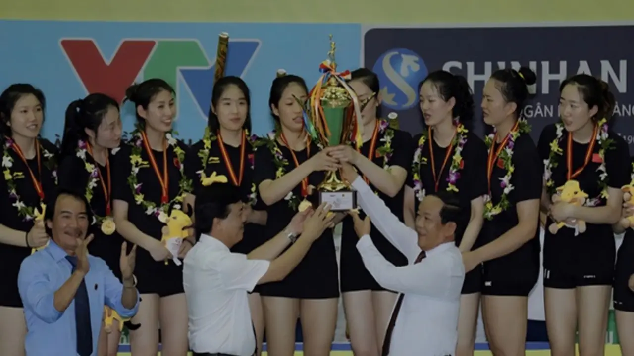 Đội hình 'đẹp như mơ' của đội Trung Quốc ở giải bóng chuyền VTV9 - Bình Điền