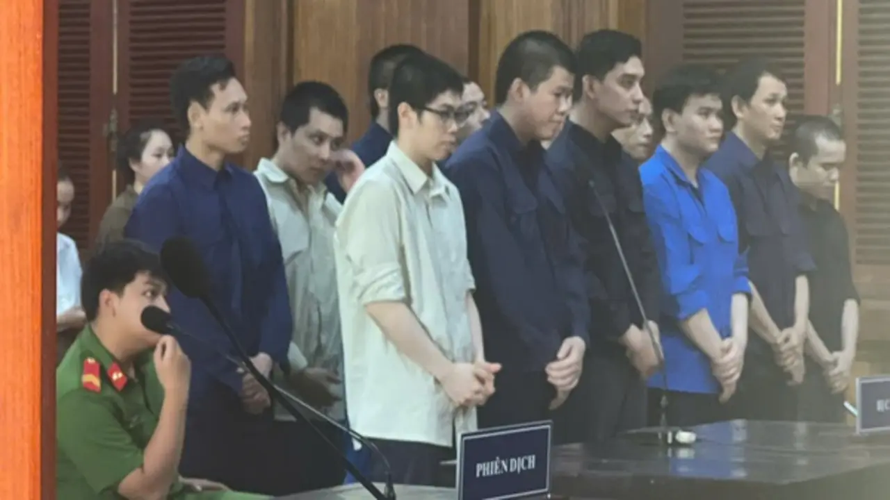 Đòi nợ kiểu "khủng bố, hàng chục nhân viên Công ty Luật Power Law lãnh án