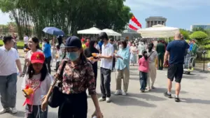 Du lịch Hà Nội sôi động dịp nghỉ lễ, doanh thu vượt 5.000 tỷ đồng