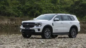 Ford Everest ra mắt bản xăng, giá 1,629 tỷ đồng