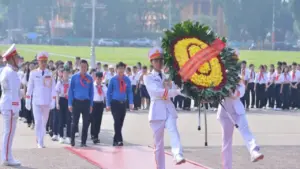 Gần 100 đội viên tiêu biểu vào Lăng viếng Chủ tịch Hồ Chí Minh