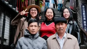 Gen Z tiết kiệm để mua vàng, chi cả trăm triệu đồng đưa mẹ đi du lịch