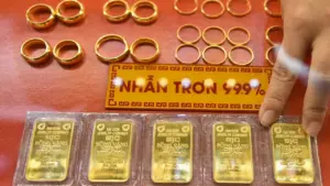 Giá vàng thế giới giảm sâu, vàng miếng SJC còn 165 triệu đồng/lượng