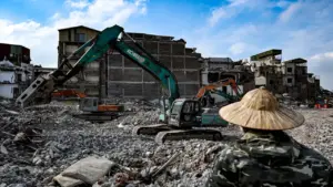Giải tỏa khu dân cư ven sông Hồng để xây cầu Trần Hưng Đạo