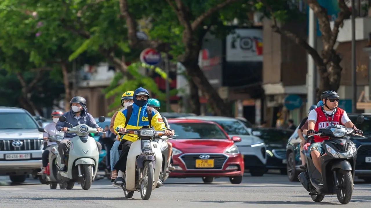 Hà Nội công bố mức hỗ trợ dự kiến để chuyển đổi xe máy xăng sang xe điện
