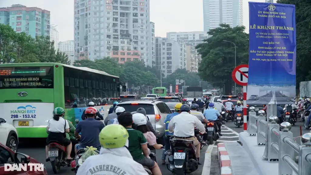 Hà Nội nghiên cứu phân luồng đảo chiều đường Nguyễn Chí Thanh, Lê Văn Lương