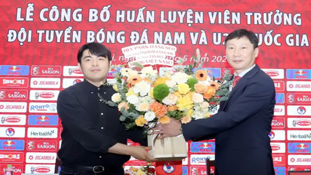 Hai năm thành công của HLV Kim Sang Sik tại Việt Nam