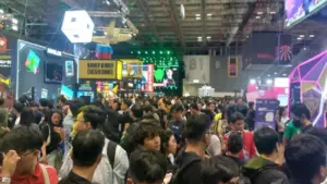 Hàng ngàn người trẻ rần rần đến đây để chơi game miễn phí