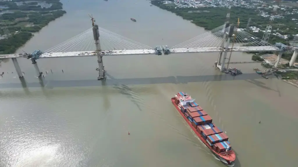 Hình dáng cầu dây văng cao nhất nước giúp tuyến Bến Lức - Long Thành liền mạch