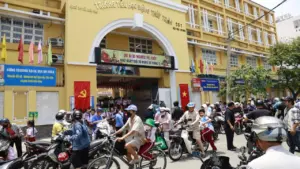Hơn 5.000 học sinh TP HCM dừng ăn bán trú