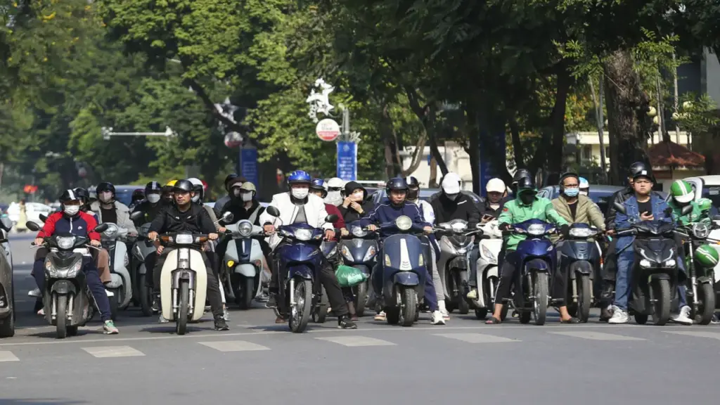 Hơn 90% xe máy trong vành đai 1 sử dụng xăng