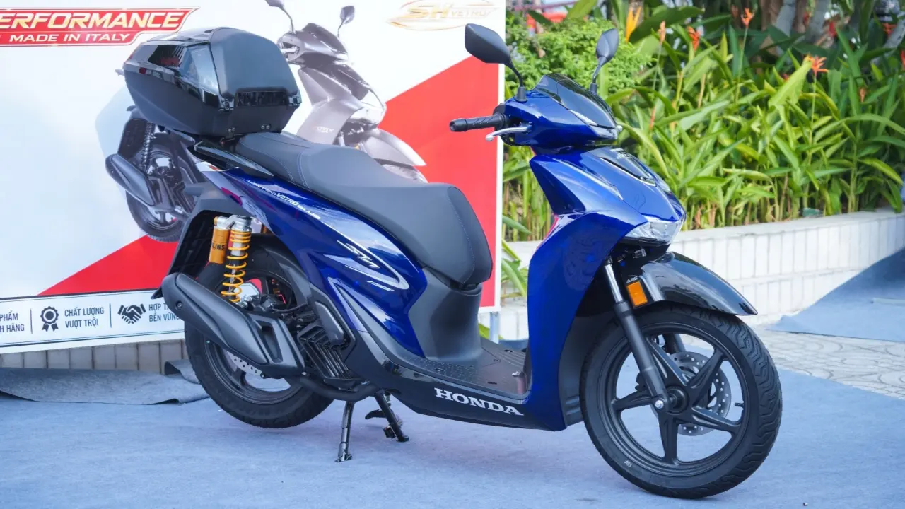 Honda SH 150i 'trong suốt' giá 235 triệu đồng