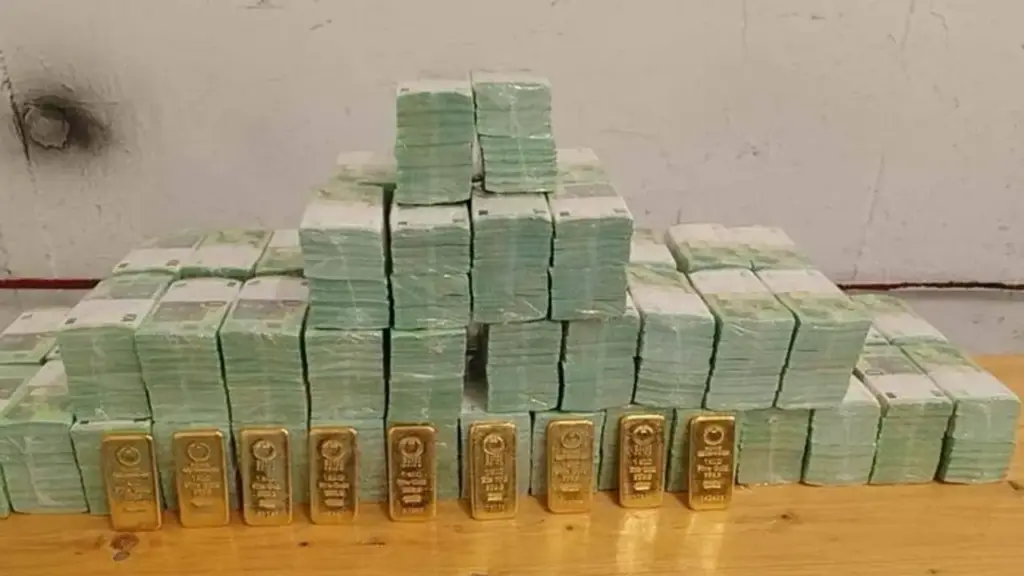 Hungary trả lại 82 triệu USD tiền, vàng cho Ukraine