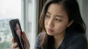 Hụt hẫng, áp lực với ngoại hình thật vì lạm dụng AI chỉnh sửa ảnh