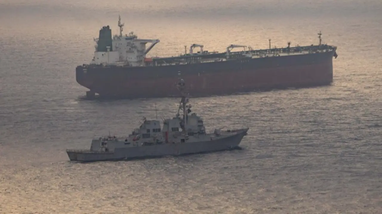 Iran nói đã ngăn tàu chiến Mỹ tiến vào eo biển Hormuz, Mỹ lên tiếng