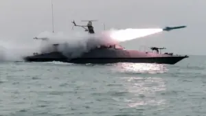 Iran tuyên bố phóng tên lửa vào tàu chiến Mỹ