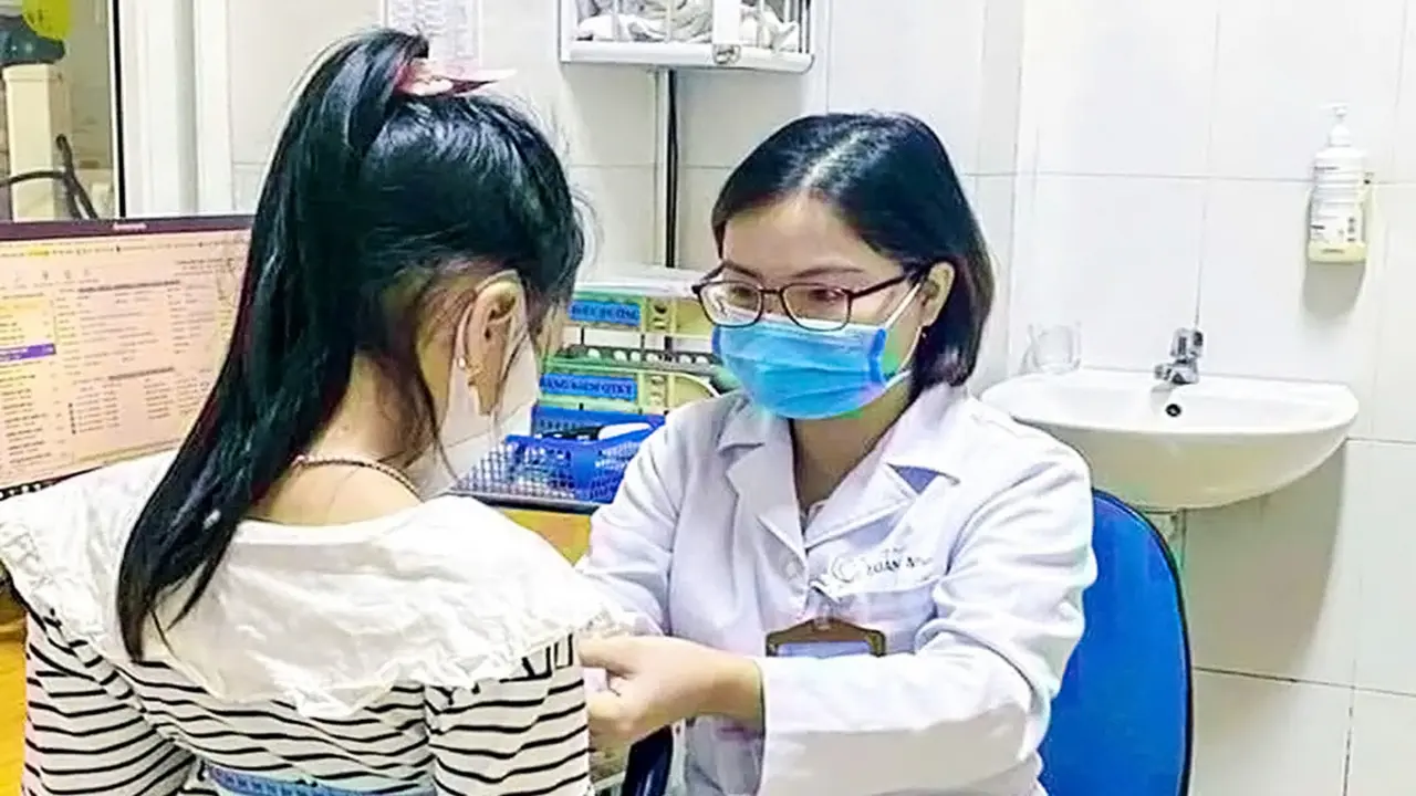 Khám sức khỏe định kỳ ít nhất 1 lần/năm cho trẻ dưới 6 tuổi, có tầm soát tự kỷ