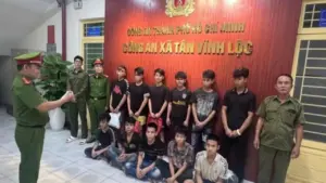 Khởi tố 11 bị can trong vụ hai nhóm thanh thiếu niên hỗn chiến ở TP.HCM