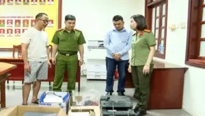 Khởi tố 3 người làm giả tài liệu của hơn 100 cơ quan, tổ chức