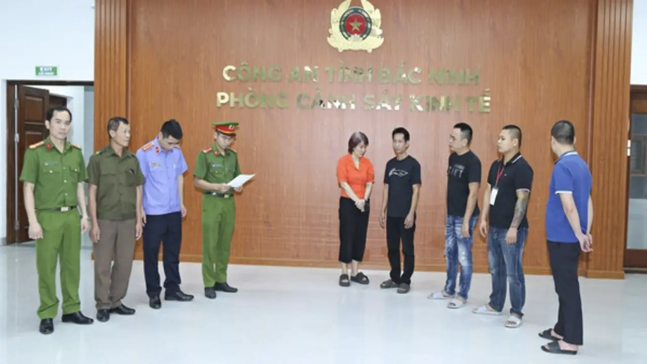 Khởi tố 32 bị can trong đường dây làm giả bệnh án cho người bị kết án tù