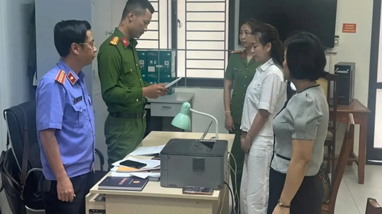 Khởi tố, bắt tạm giam giám đốc và kế toán nhà xe Vân Anh