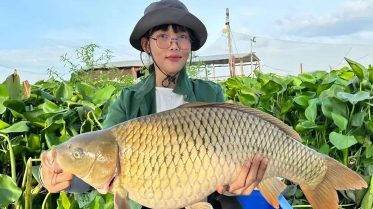 Không cà phê hay mua sắm, cô gái 27 tuổi lại thích ngồi câu cá hàng giờ