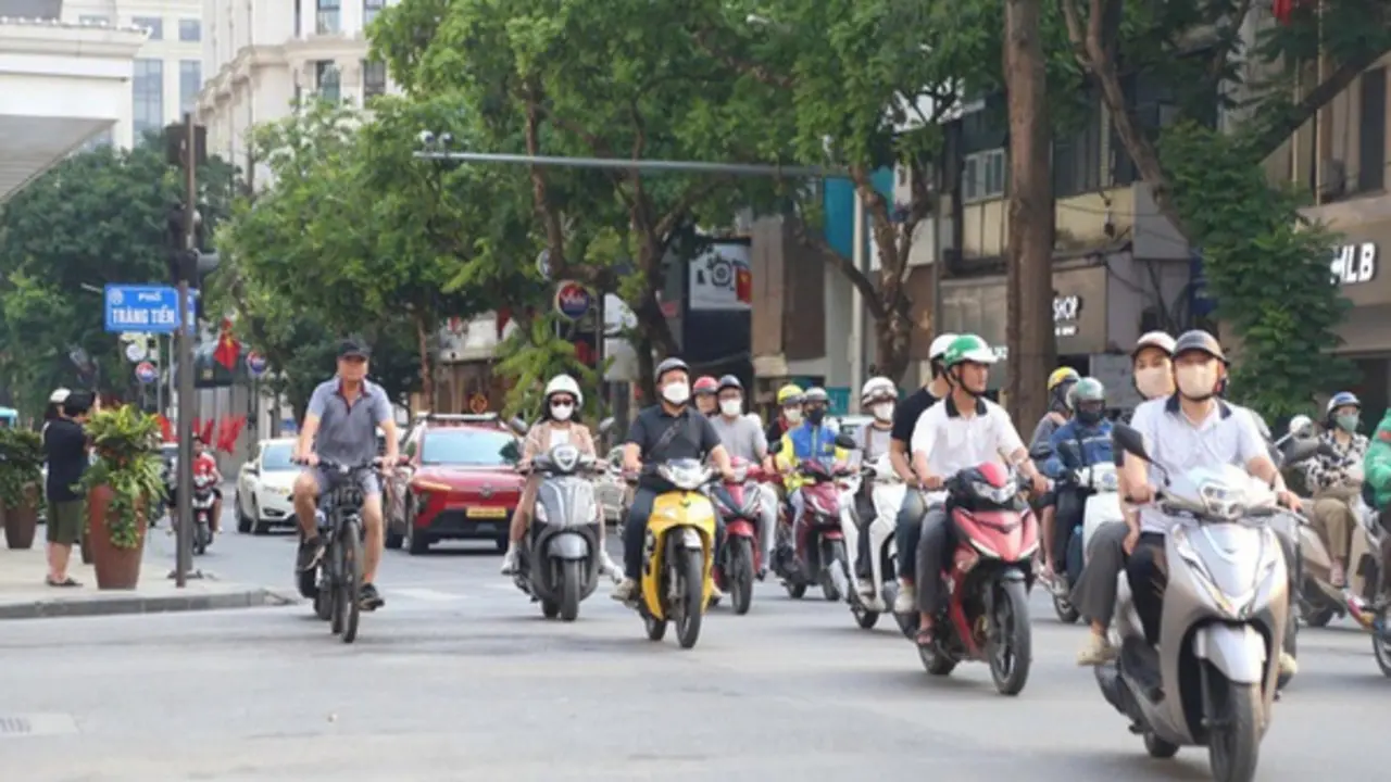 Lập vành đai xanh hạn chế xe xăng tại Hà Nội: Không nên trì hoãn