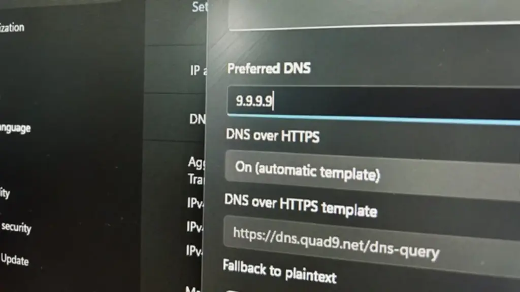 Lỗ hổng DNS trên Windows 11 đang làm lộ dữ liệu người dùng