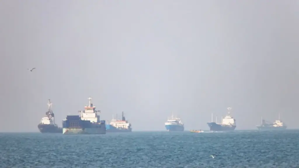 Loạt tàu bị tấn công ở Hormuz, Mỹ cáo buộc Iran 'đứng sau'
