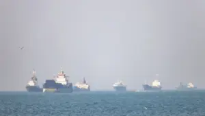 Loạt tàu bị tấn công ở Hormuz, Mỹ cáo buộc Iran 'đứng sau'