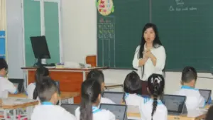 “Lớp học thông minh” gây tranh cãi vì chi phí thiết bị hàng triệu đồng cho học sinh tiểu học