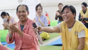 Lớp yoga cho bệnh nhân nặng ở Bệnh viện Chợ Rẫy: 'Ở bệnh viện mà thấy vui'