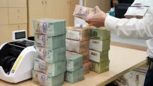 Lượng tiền gửi ngân hàng sụt giảm mạnh