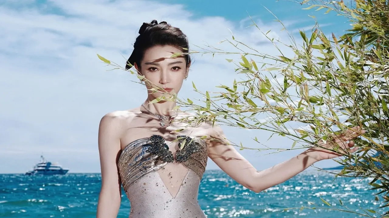 Lý Băng Băng thả dáng bên bờ biển Cannes